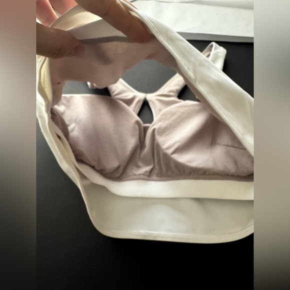 Lululemon SmoothCover Front Cut-Out Yoga Bra in White size 8 - Picture 11 of 11